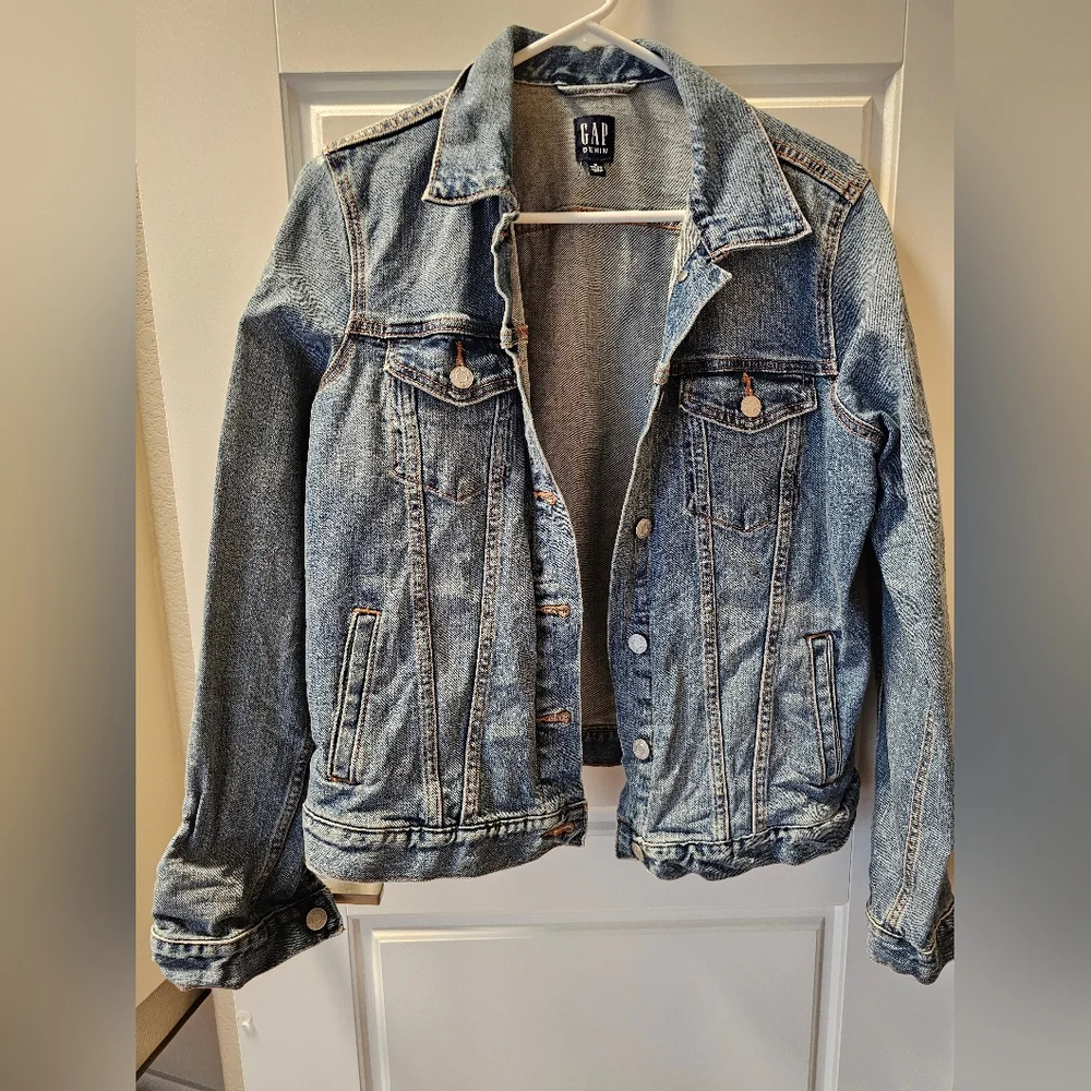 Set Of 2 Gap Jean Jackets! - Picture 1 of 10